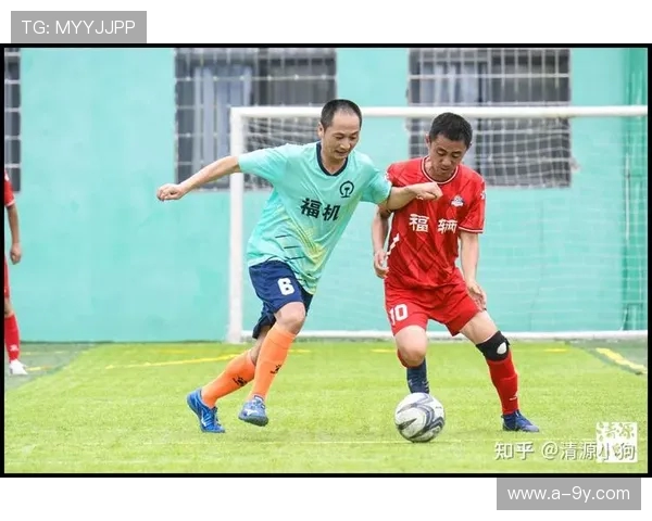 以五人制足球比赛中峰角色为核心的战术演化与团队协同策略探析研