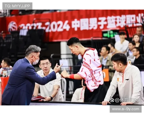 重庆足球冬窗引援及阵容调整全解析 揭秘球队未来发展方向